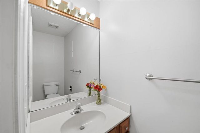 60 Brickyard Rd Unit 5, Essex Junction, VT 05452