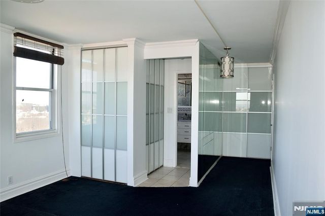 2200 N Central Road 15E, Fort Lee, NJ 07024