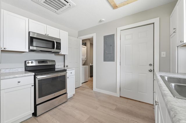 6904 Elzey Street, Fort Wayne, IN 46809