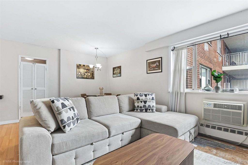 52-30 39th Drive 7G, Woodside, NY 11377 — photo 2