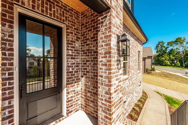 339 Raintree Dr, Hendersonville, TN 37075