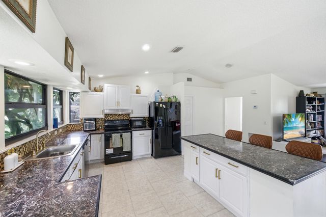 11823 N 67th Pl Place N, The Acreage, FL 33412