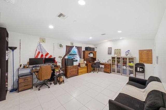 11823 N 67th Pl Place N, The Acreage, FL 33412