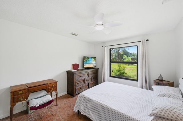 11823 N 67th Pl Place N, The Acreage, FL 33412
