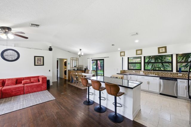 11823 N 67th Pl Place N, The Acreage, FL 33412