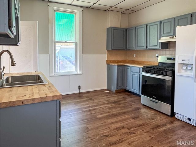 315 N 4th St, Belleville, IL 62220