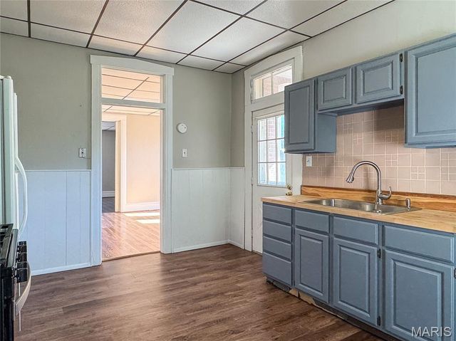 315 N 4th St, Belleville, IL 62220