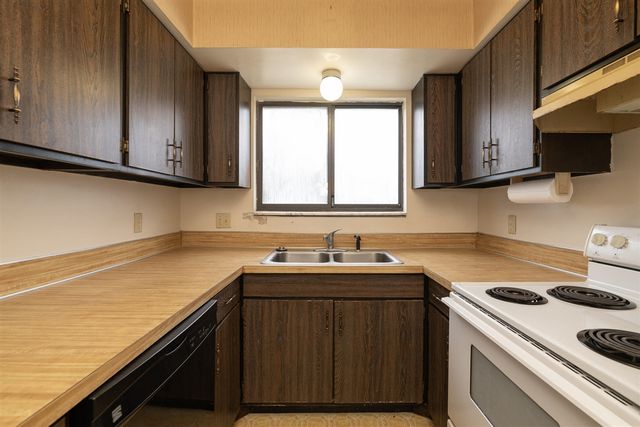 3320 Scots Pine Way 4, Portage, MI 49024