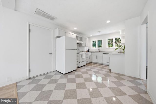 8315 ROCKY SPRINGS RD, Frederick, MD 21702