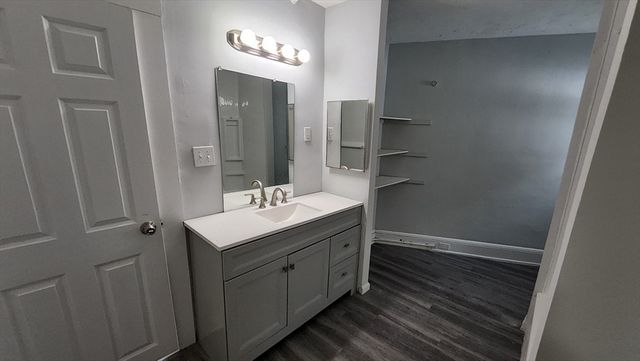 121 N Main St 121, Andover, MA 01810