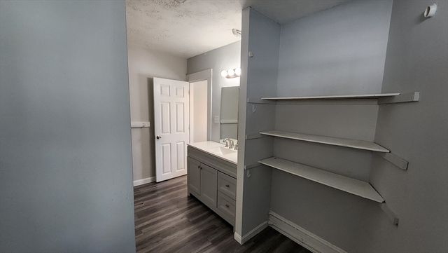 121 N Main St 121, Andover, MA 01810