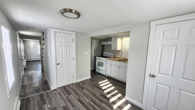 121 N Main St 121, Andover, MA 01810