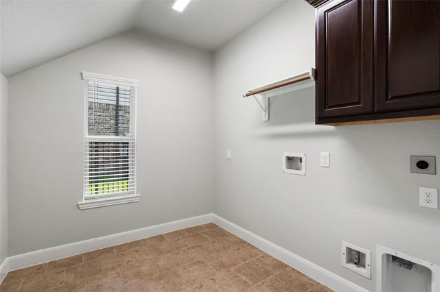 38 Estherwood Place, Magnolia, TX 77354