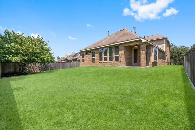 38 Estherwood Place, Magnolia, TX 77354
