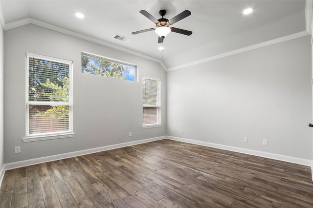 38 Estherwood Place, Magnolia, TX 77354