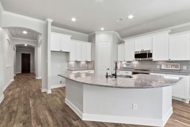 38 Estherwood Place, Magnolia, TX 77354