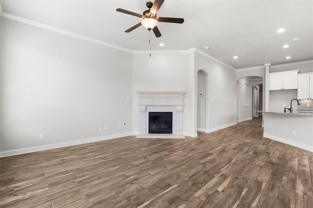38 Estherwood Place, Magnolia, TX 77354