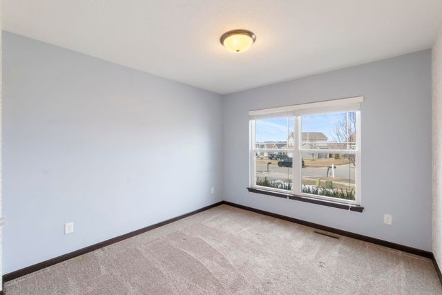 1420 Hummingbird Circle, Waterloo, IA 50702