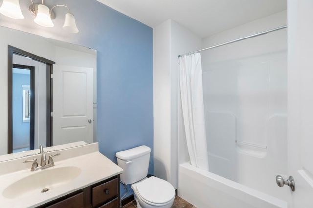 1420 Hummingbird Circle, Waterloo, IA 50702