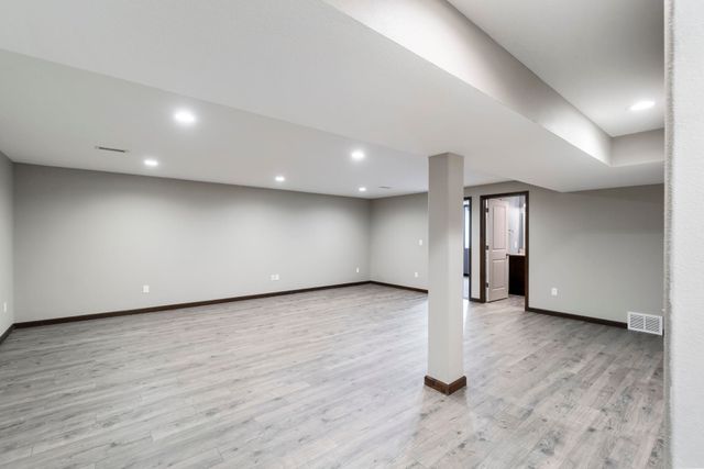 1420 Hummingbird Circle, Waterloo, IA 50702