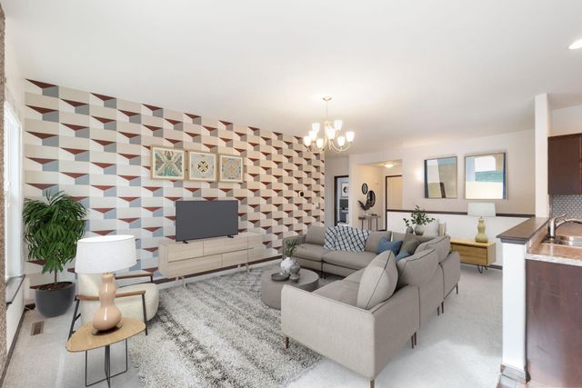 1420 Hummingbird Circle, Waterloo, IA 50702