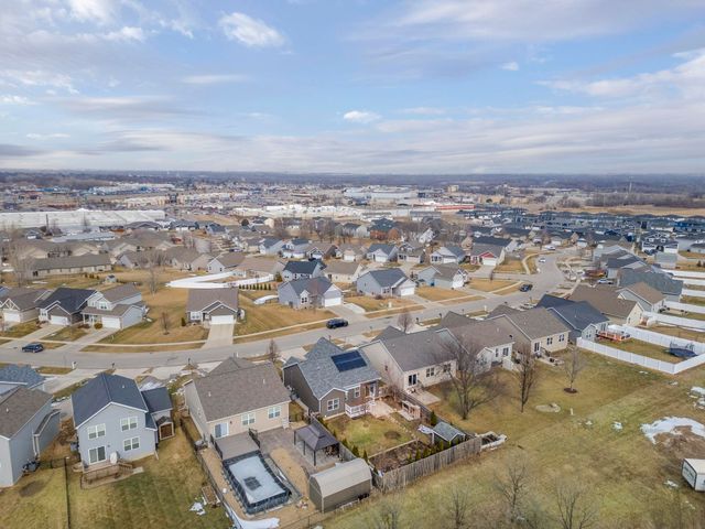 1420 Hummingbird Circle, Waterloo, IA 50702