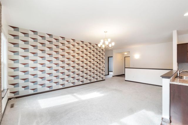 1420 Hummingbird Circle, Waterloo, IA 50702