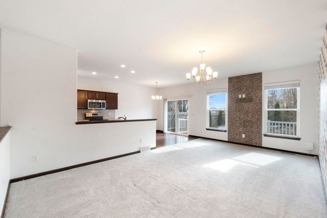 1420 Hummingbird Circle, Waterloo, IA 50702