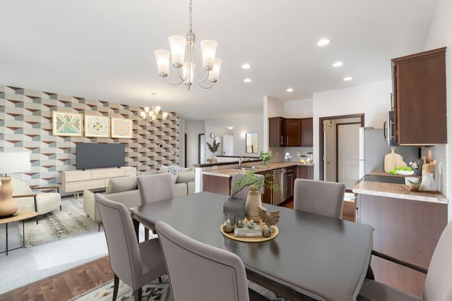 1420 Hummingbird Circle, Waterloo, IA 50702