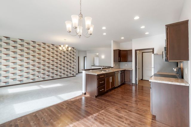 1420 Hummingbird Circle, Waterloo, IA 50702