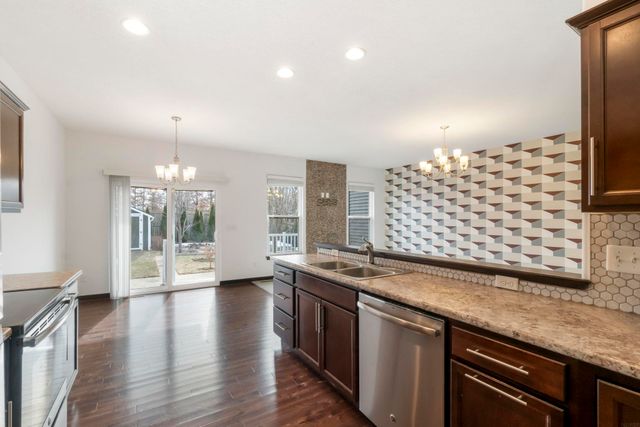 1420 Hummingbird Circle, Waterloo, IA 50702