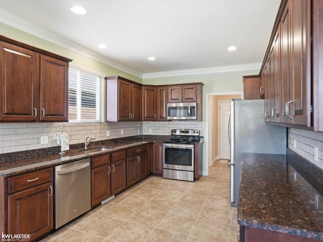 46899 Cynthia Drive, Macomb, MI 48044