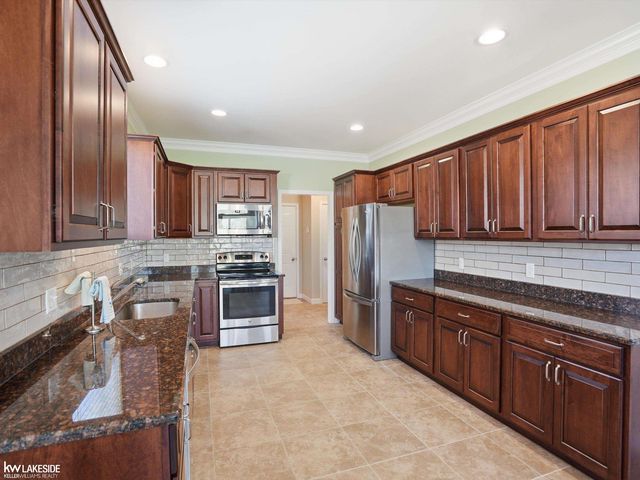 46899 Cynthia Drive, Macomb, MI 48044