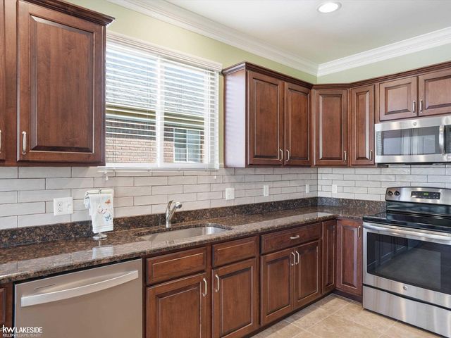46899 Cynthia Drive, Macomb, MI 48044