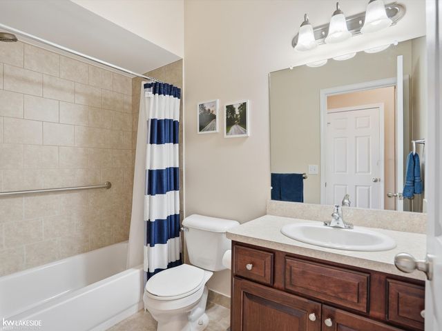 46899 Cynthia Drive, Macomb, MI 48044