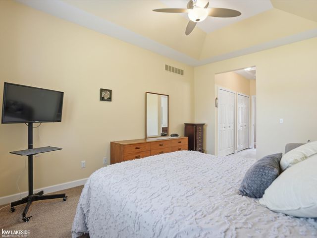 46899 Cynthia Drive, Macomb, MI 48044