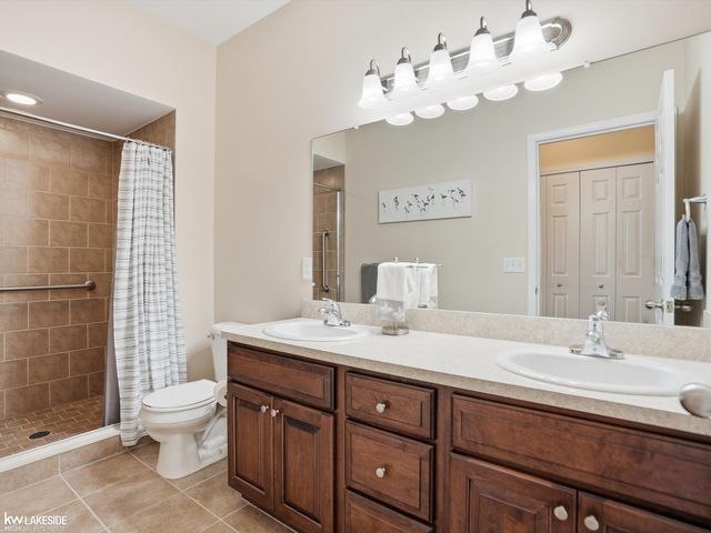 46899 Cynthia Drive, Macomb, MI 48044