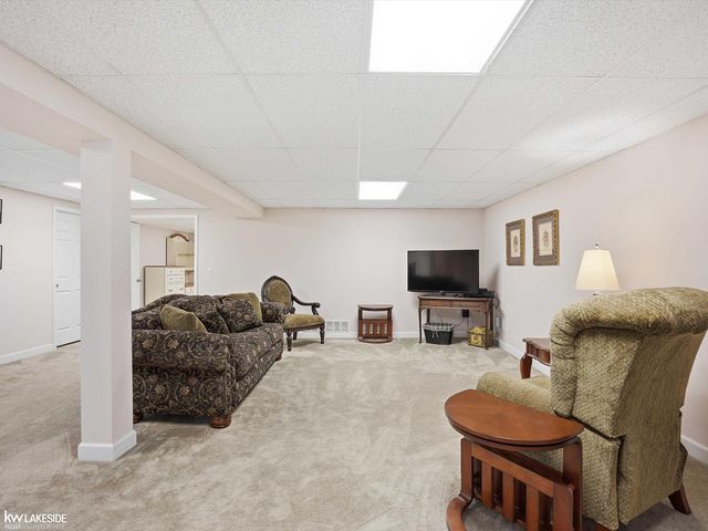 46899 Cynthia Drive, Macomb, MI 48044