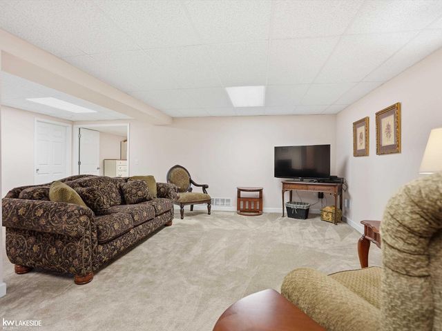 46899 Cynthia Drive, Macomb, MI 48044