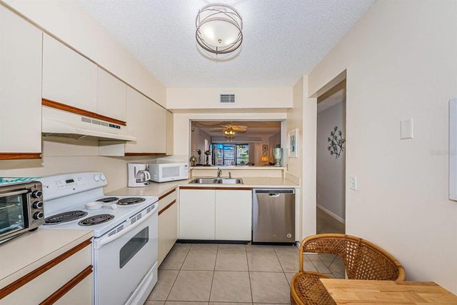 6294 BAHIA DEL MAR CIRCLE 114, St Petersburg, FL 33715