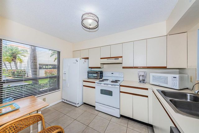 6294 BAHIA DEL MAR CIRCLE 114, St Petersburg, FL 33715