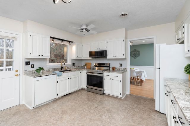 1222 PINEHURST RD, Staunton, VA 24401