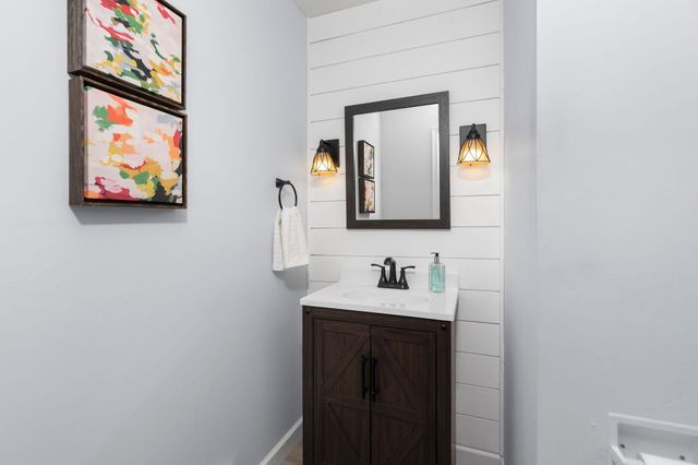 1222 PINEHURST RD, Staunton, VA 24401