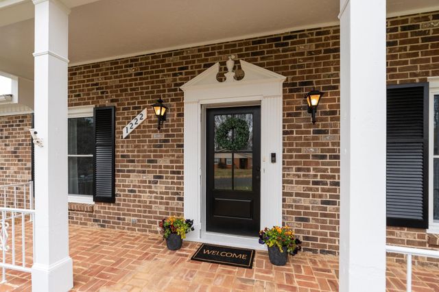 1222 PINEHURST RD, Staunton, VA 24401