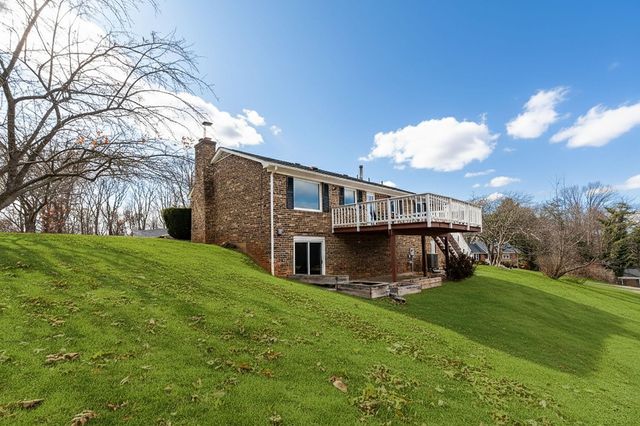 1222 PINEHURST RD, Staunton, VA 24401