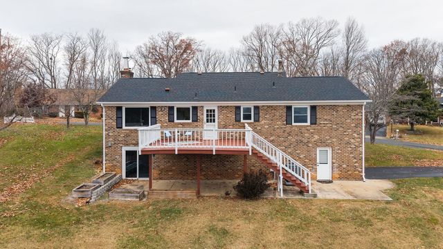 1222 PINEHURST RD, Staunton, VA 24401
