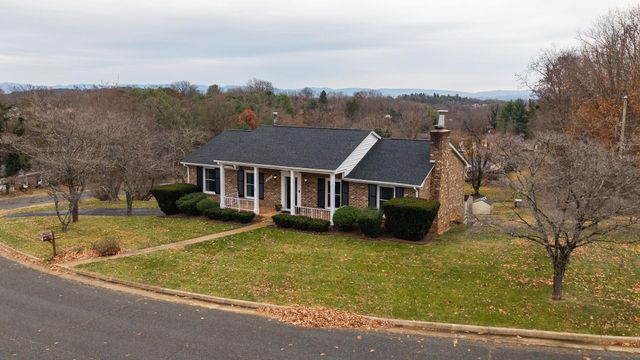 1222 PINEHURST RD, Staunton, VA 24401