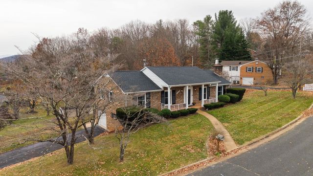 1222 PINEHURST RD, Staunton, VA 24401