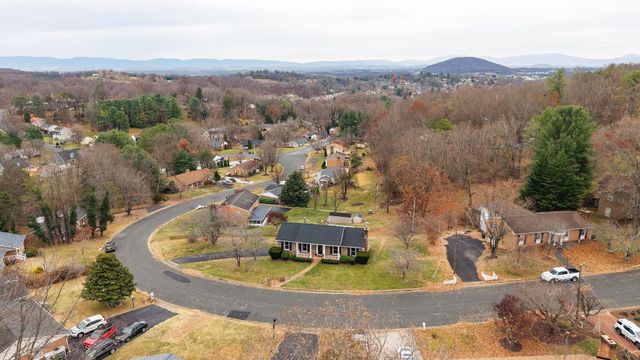 1222 PINEHURST RD, Staunton, VA 24401