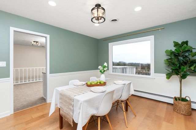 1222 PINEHURST RD, Staunton, VA 24401